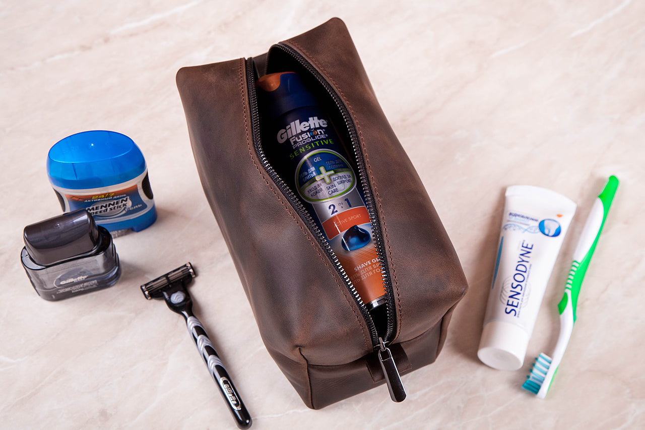 Custom initial personalized gift for him leather dopp kit for men, Christmas gifts, groomsmen proposal mens toiletry bag