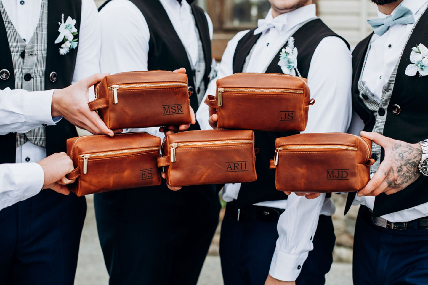Personalized men's accessory bag, engraved gifts for men, hanging leather doppa set for men, men's leather bathroom bag