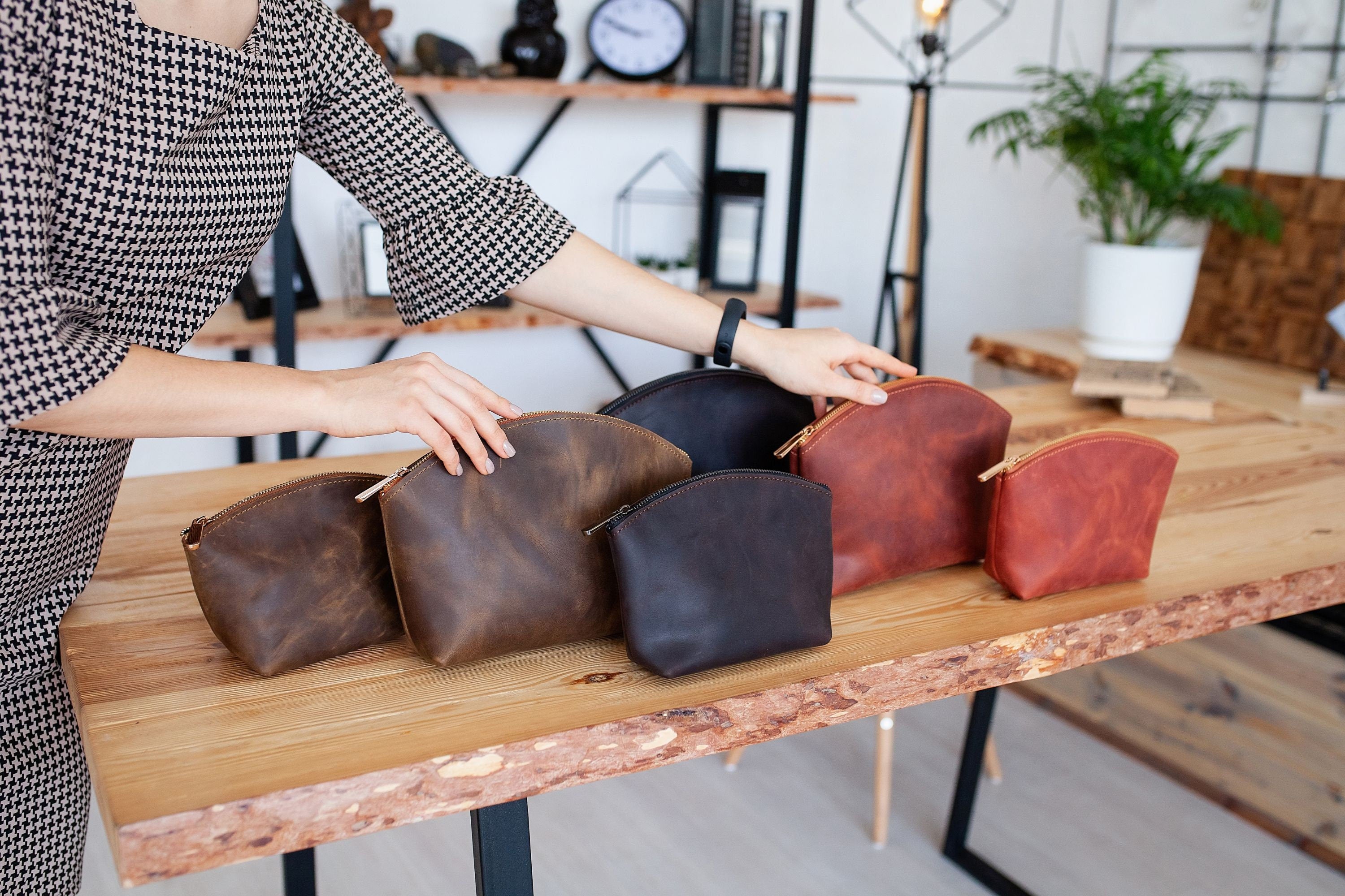 Black Leather Toiletry Bag high quality Gift, Personalized Leather Dopp Kit, Custom Engraved Women Purse, Mothers Day, Bridesmaid Gifts, Make Up Bag Mom