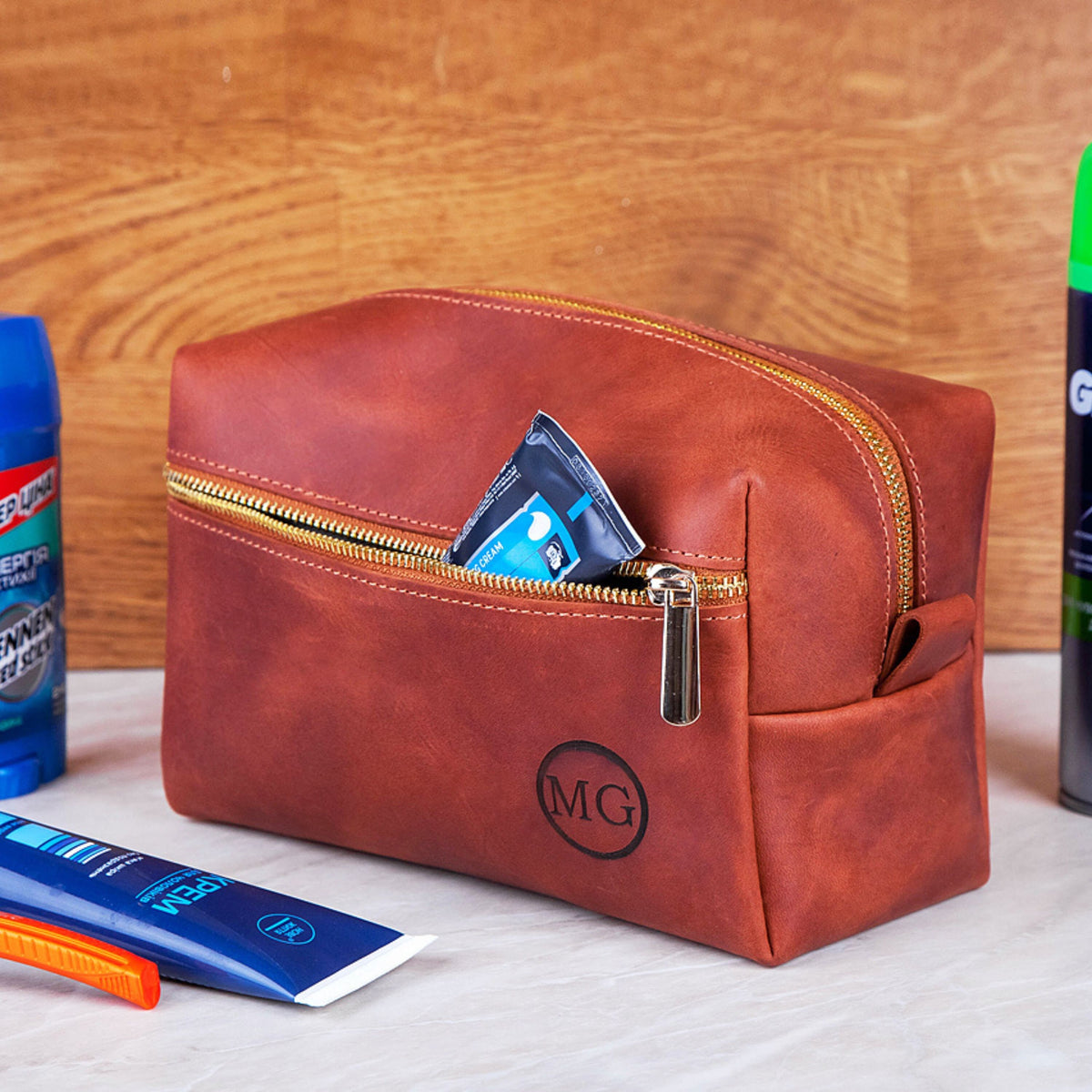 Personalized Men’s Leather Dopp Kit – Father’s Day
